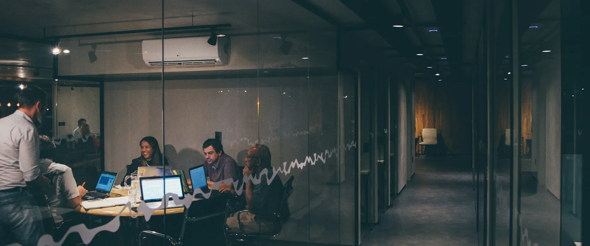 Flexible Lease or Long Commitment? How Coworking Spaces in Gurgaon Solve the Office Lease Problem
